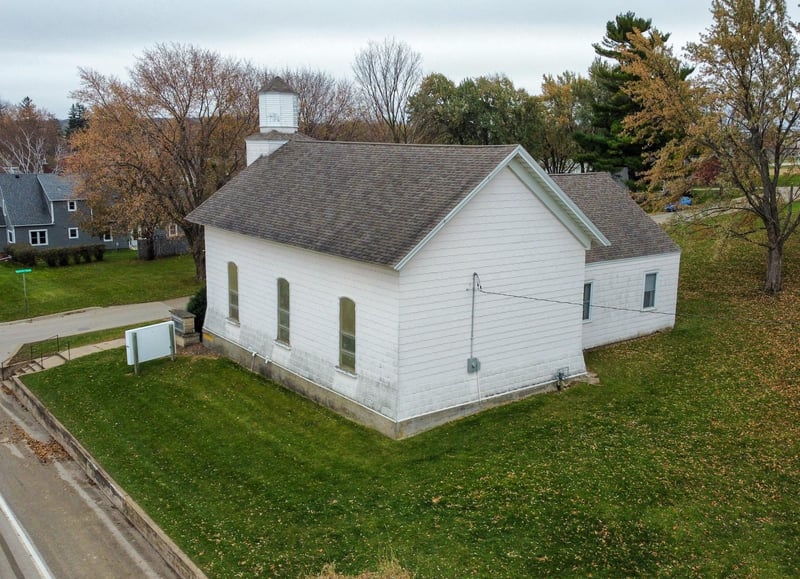 105 Pleasant St S, Dover, MN 55929