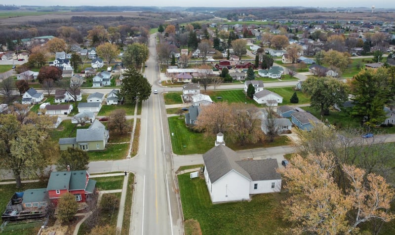 105 Pleasant St S, Dover, MN 55929