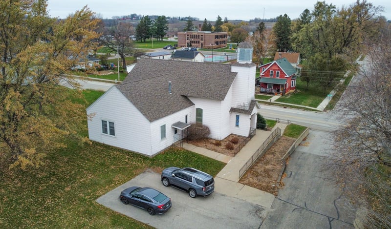 105 Pleasant St S, Dover, MN 55929