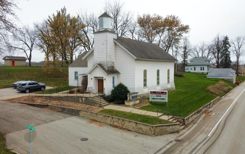105 Pleasant St S, Dover, MN 55929