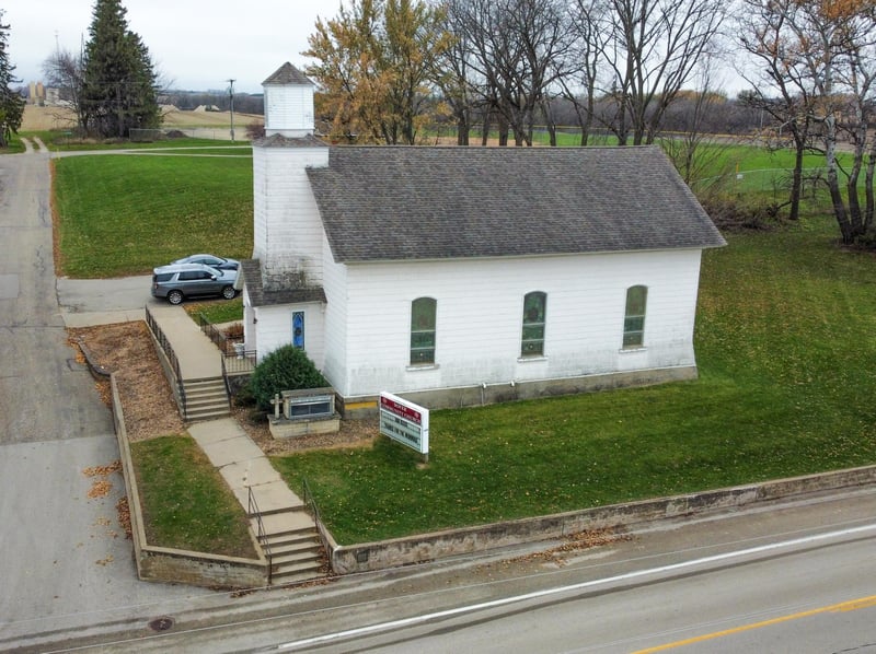 105 Pleasant St S, Dover, MN 55929