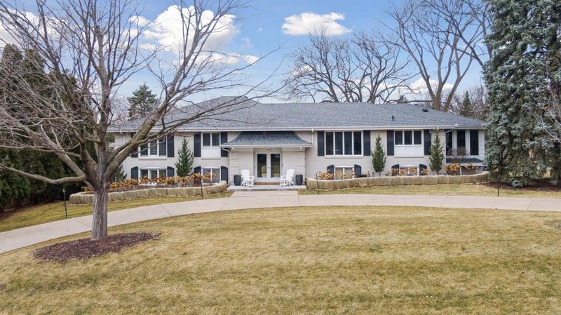 5700 Deville Dr, Edina, MN 55436