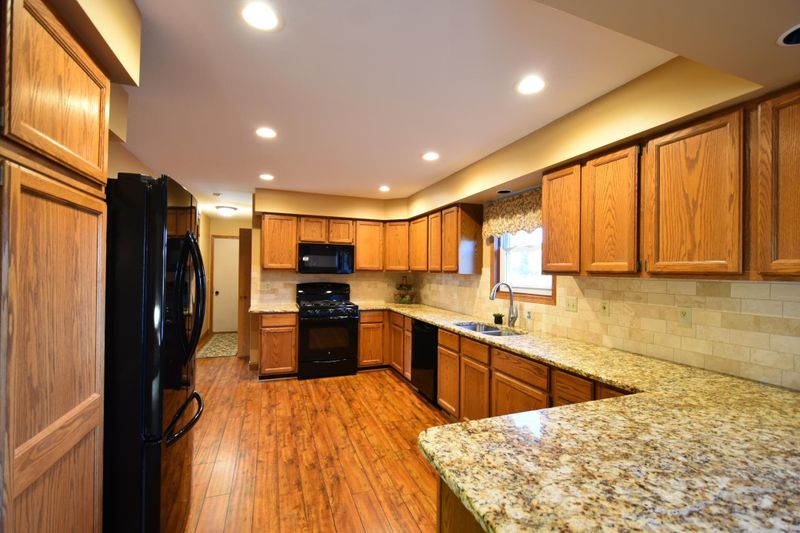 117 Sugarloaf Ln, Zumbrota, MN 55992