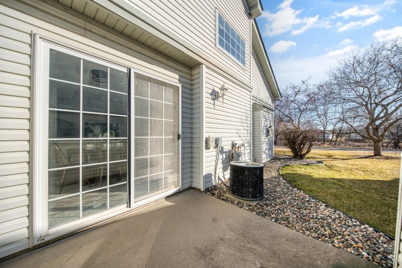 3615 Genevieve Ave N, Oakdale, MN 55128