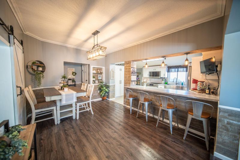 8423 Mechanic St Nw, Pine Island, MN 55963