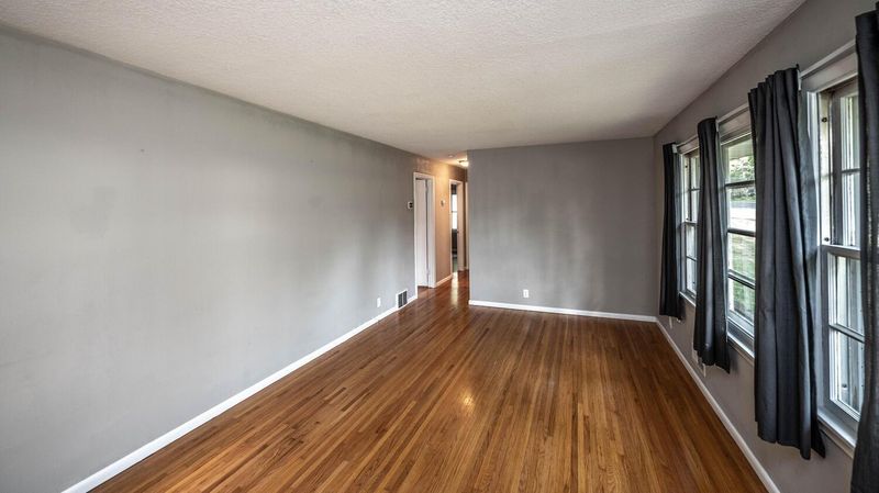 2801 W 106th St, Bloomington, MN 55431