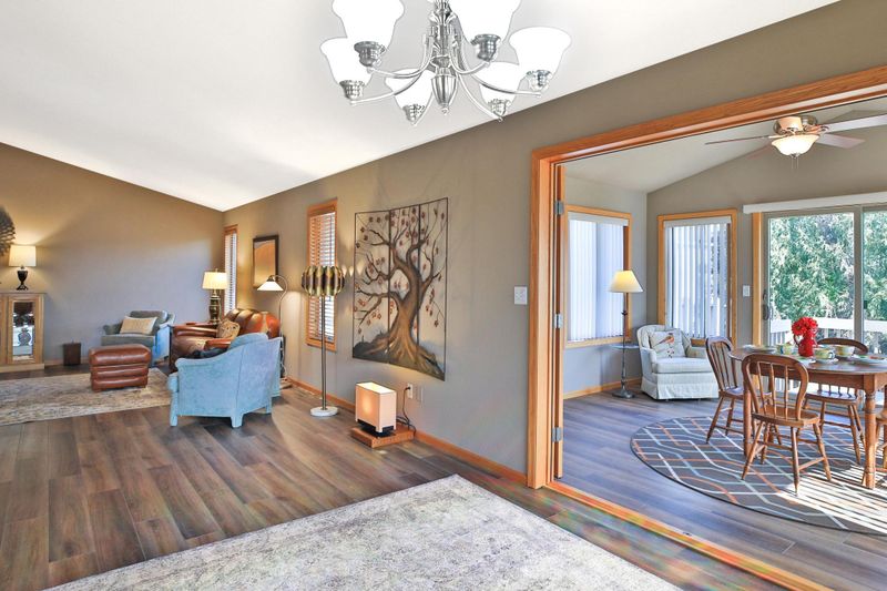 1130 Clover Ln SE, Owatonna, MN 55060