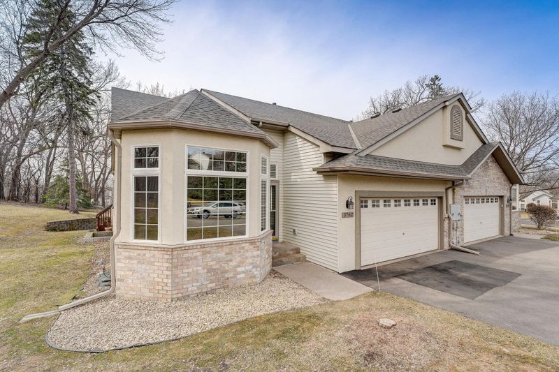 3762 Burgundy Dr, Eagan, MN 55122