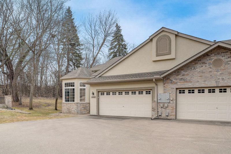 3762 Burgundy Dr, Eagan, MN 55122