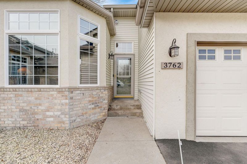 3762 Burgundy Dr, Eagan, MN 55122