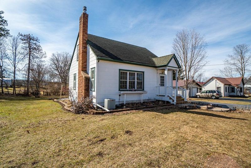 613 9th Ave E, Durand, WI 54736