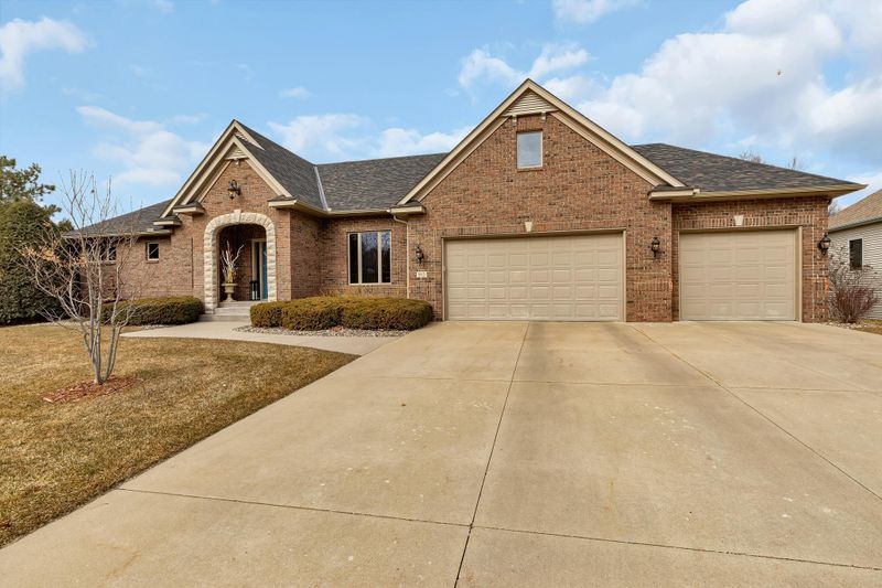 915 Morning Star Ct, Sartell, MN 56377