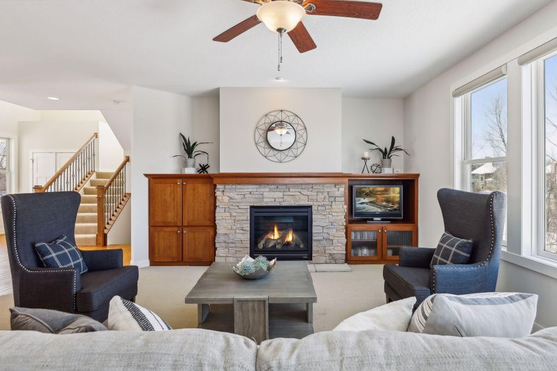 18 Crescent Ln, North Oaks, MN 55127