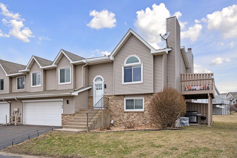 9198 Upland Ln N, Maple Grove, MN 55369
