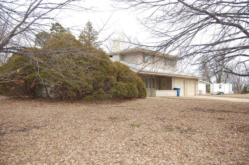 4909 Barbara Dr, Minnetonka, MN 55343