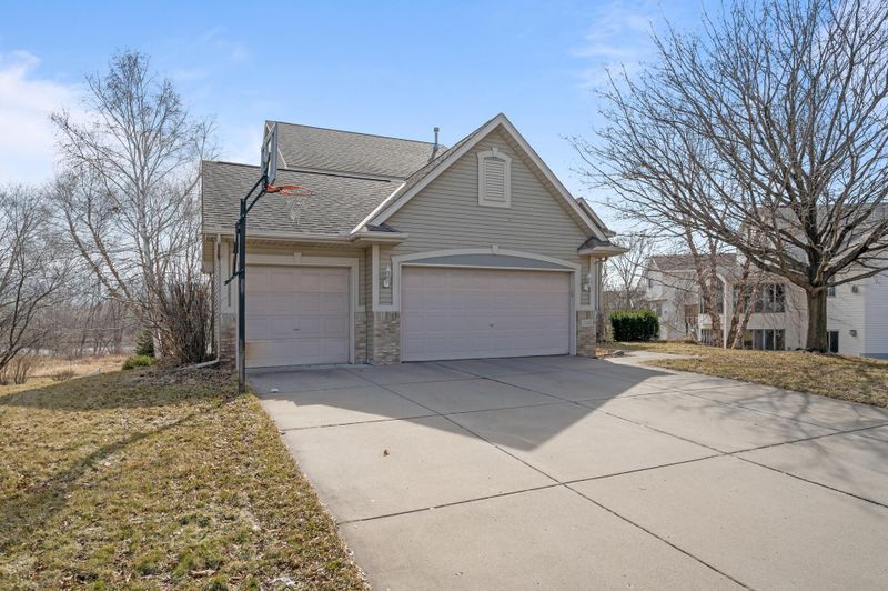 2860 88th Ave NE, Blaine, MN 55449