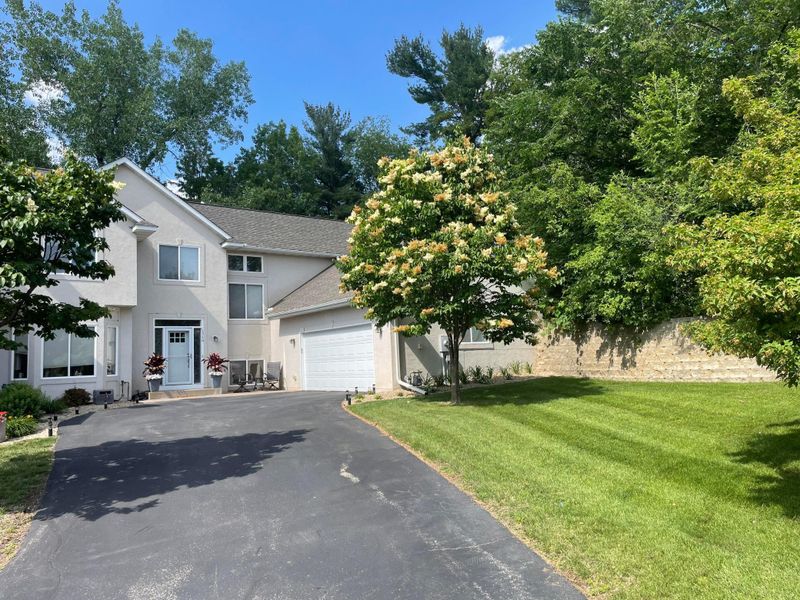 1510 Deerwood Bend, Eagan, MN 55122