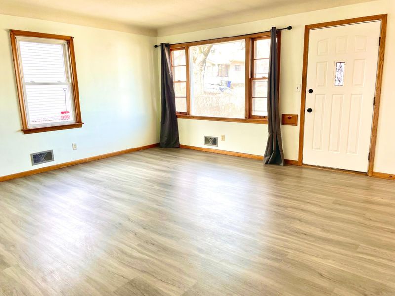 84 Jessamine Ave E, Saint Paul, MN 55117