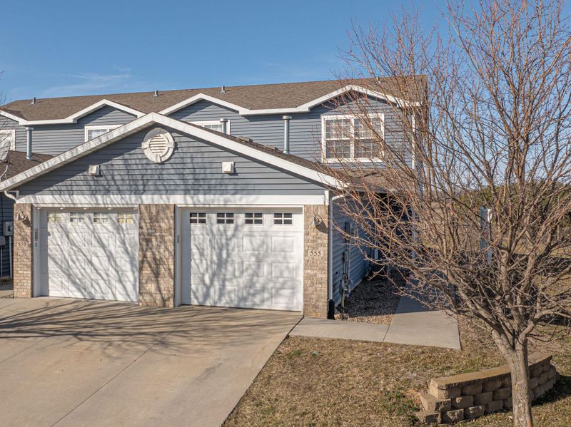 555 Pointe Ct SW, Rochester, MN 55902