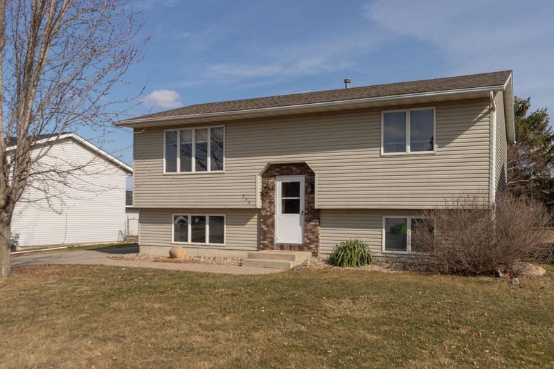 335 1st St NE, Plainview, MN 55964