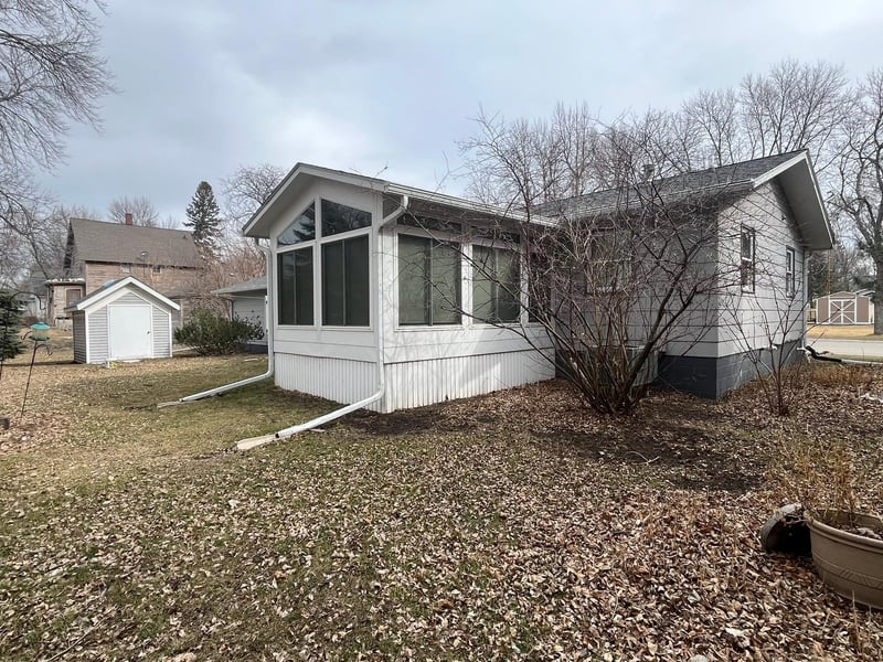 512 S 4th St, Sacred Heart, MN 56285