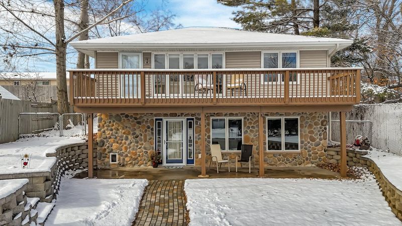 220 Lake Ave N, Spicer, MN 56288
