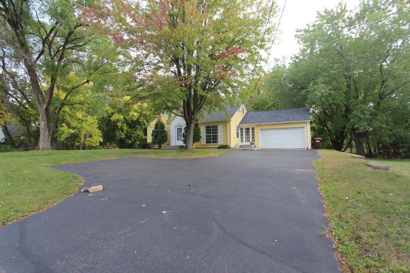 1406 County Road C E, Maplewood, MN 55109