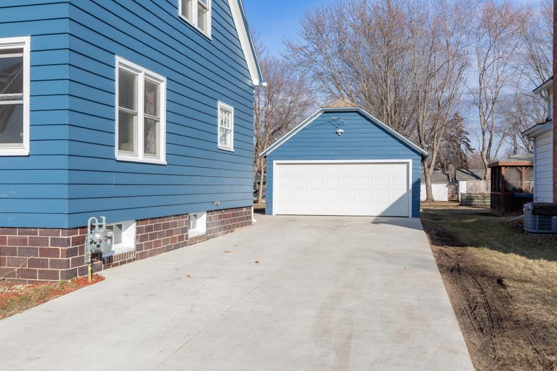 207 Columbus Ave N, New Prague, MN 56071