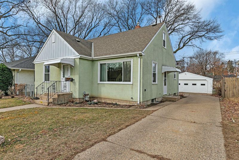 1547 Chamber St, Saint Paul, MN 55106