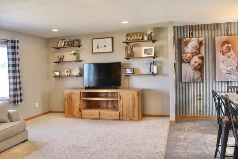 2515 90th St NW, Maple Lake, MN 55358