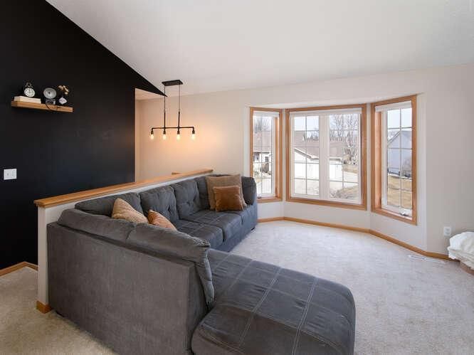 1295 Parkside Ln, Waconia, MN 55387