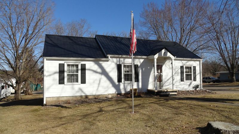 230 E Race Ave, Elmwood, WI 54740