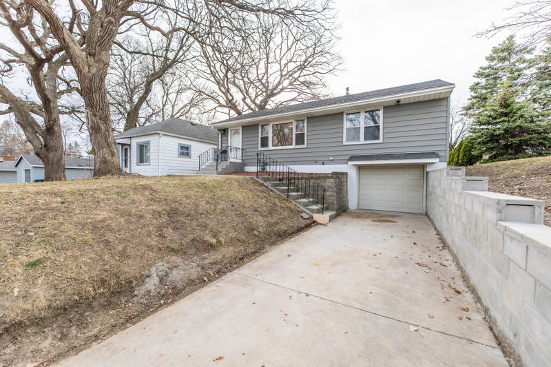 1937 Carl St, Saint Paul, MN 55113
