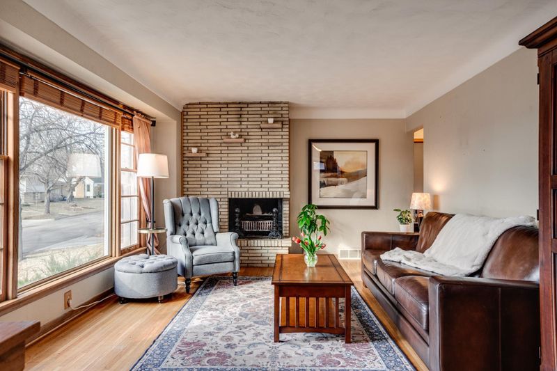 1040 Prior Ave S, Saint Paul, MN 55116
