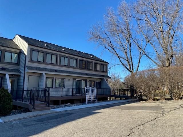 8940 Neill Lake Rd #D, Eden Prairie, MN 55347