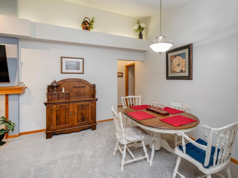 4460 Bay Ln, White Bear Lake, MN 55110