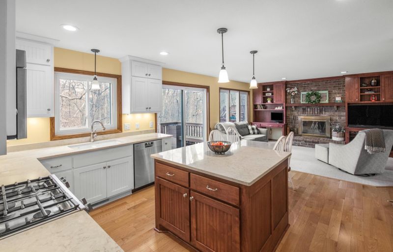 12100 61st Ave N, Plymouth, MN 55442