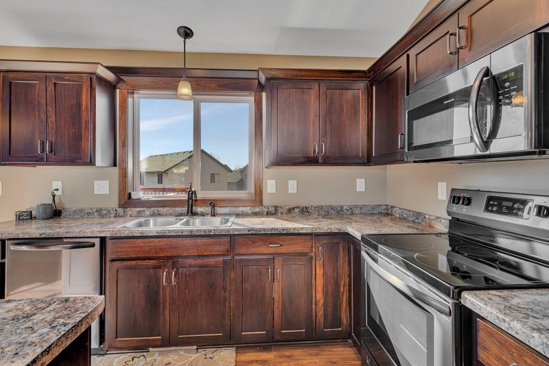 26176 Bluebird Ln, Saint Cloud, MN 56301
