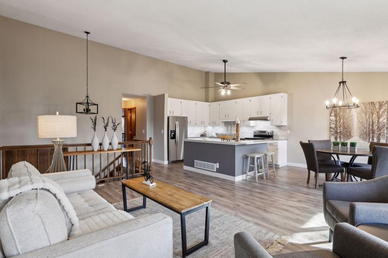 2584 Sumac Rg, White Bear Lake, MN 55110