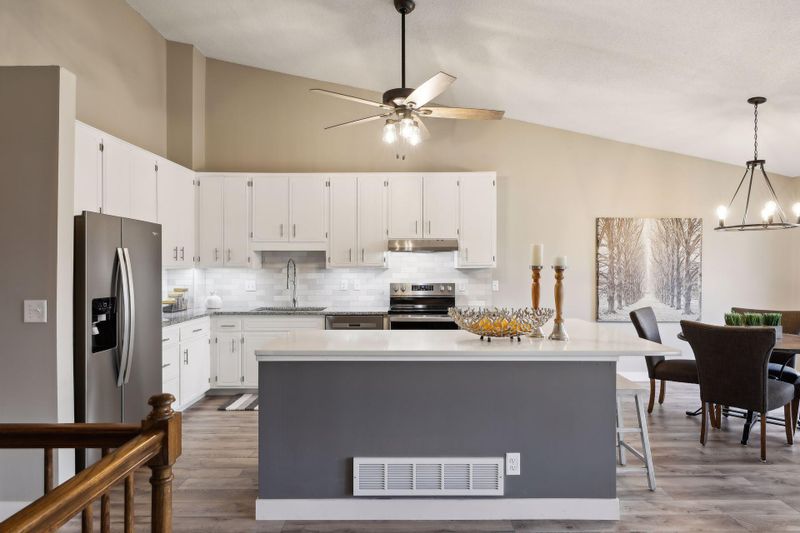 2584 Sumac Rg, White Bear Lake, MN 55110