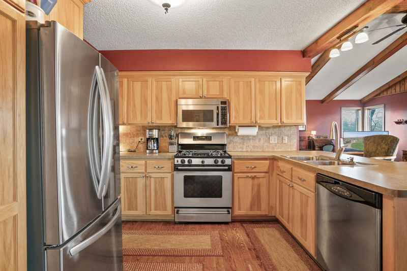 7000 Crest Dr, Maple Grove, MN 55311