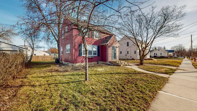 1327 3rd St NE, Rochester, MN 55906
