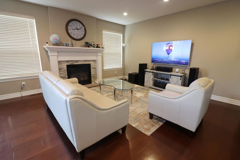 7 Radley Pl, North Oaks, MN 55127