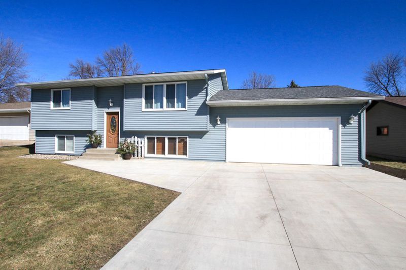 1106 Morningside Ave N, Glencoe, MN 55336