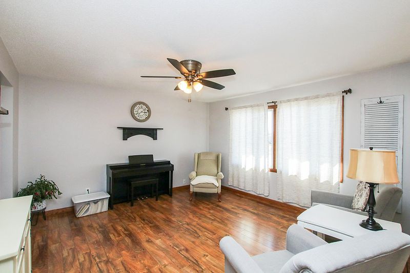 1106 Morningside Ave N, Glencoe, MN 55336