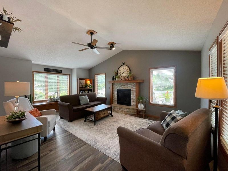 204 Eagles Bluff Rd, La Crescent, MN 55947
