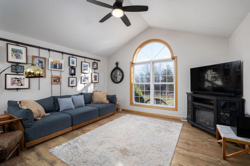 47336 Queens Cove Cir, La Crescent, MN 55947