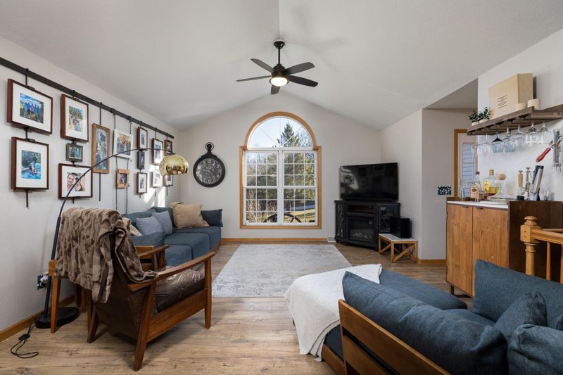 47336 Queens Cove Cir, La Crescent, MN 55947