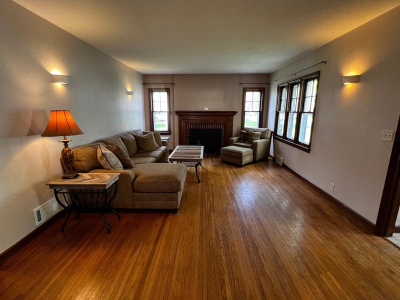 110 N Thompson St, Delavan, MN 56023