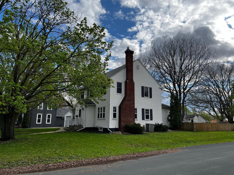 110 N Thompson St, Delavan, MN 56023